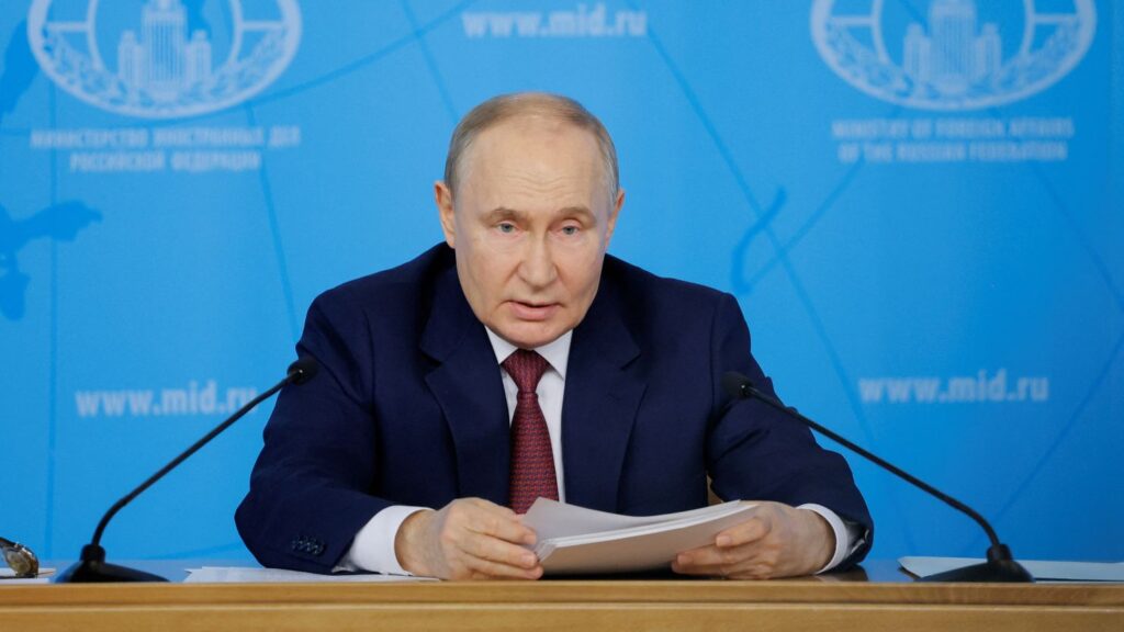 Putin demands Ukraine give up Donbas